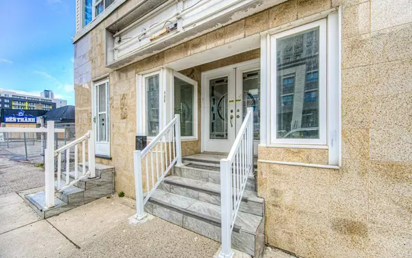 Kitchener, ON N2G 2L6,496 King ST E