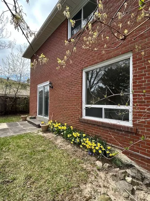 Toronto C15, ON M2J 3B1,7 Whitehorn CRES