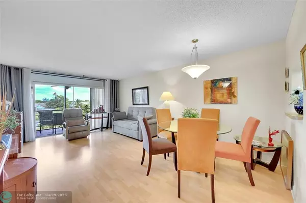 Sunrise, FL 33322,9621 Sunrise Lakes Blvd #301