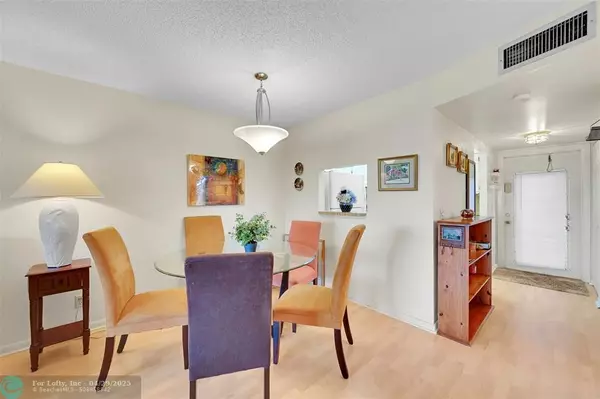 Sunrise, FL 33322,9621 Sunrise Lakes Blvd #301