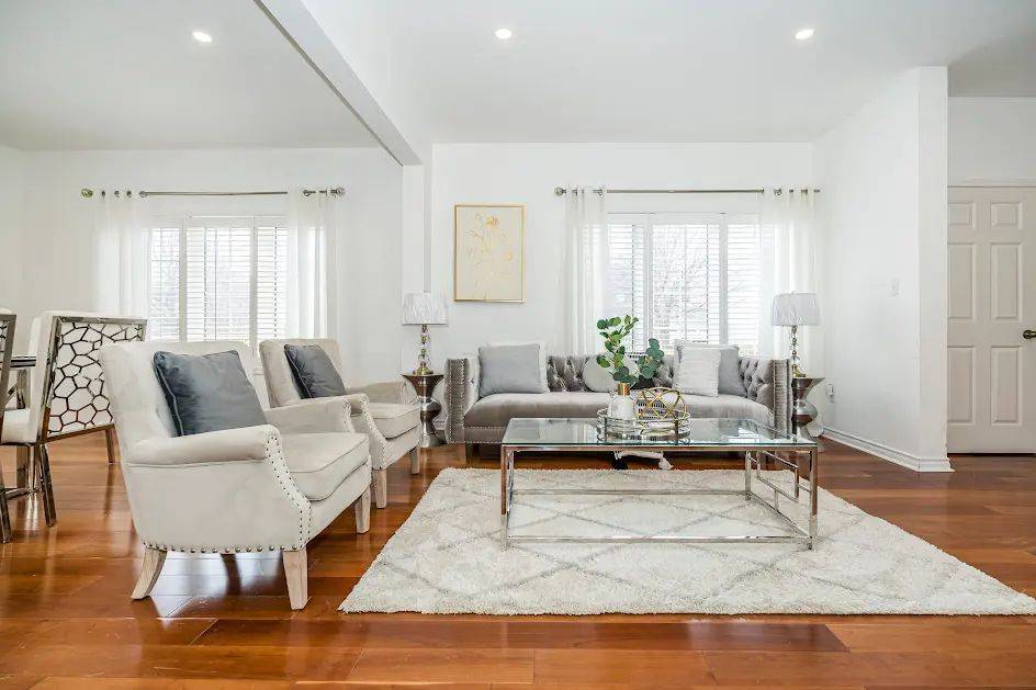 Whitby, ON L1P 1P5,15 Somerset ST