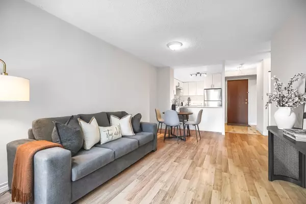 Toronto C14, ON M2M 4K9,18 Pemberton AVE S #401