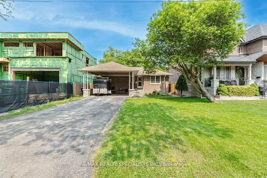 3 Allan Park RD, Toronto W07, ON M8Z 3S9