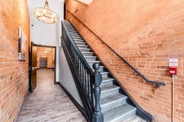 Toronto W02, ON M6P 1Y8,2870 Dundas ST W #308
