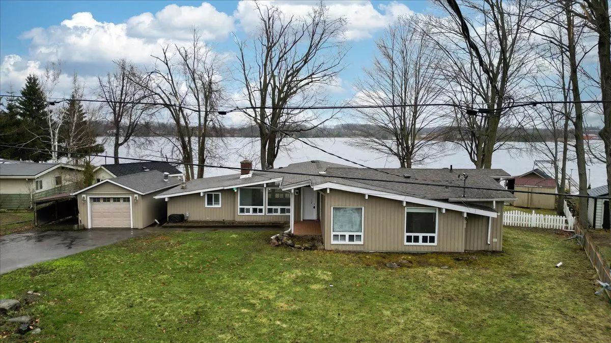 Selwyn, ON K0L 1T0,30 Edgewater DR