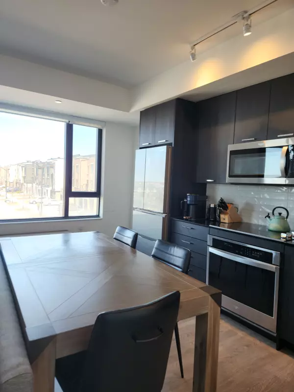 Vaughan, ON L6A 5C2,120 Eagle Rock WAY #205