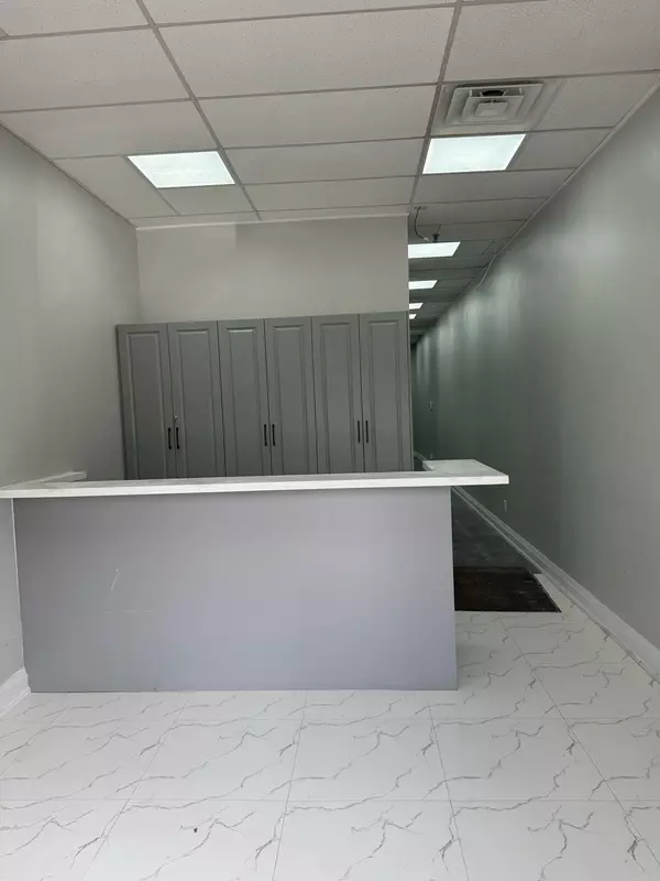 Toronto W10, ON M9V 5G6,2687 Kipling AVE #10A