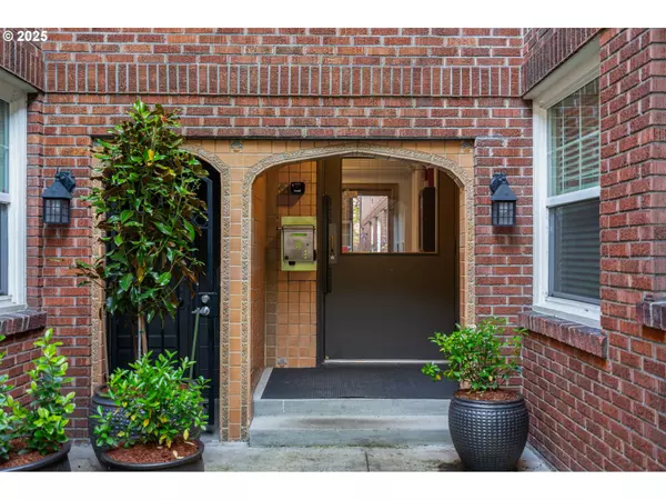 701 NE 28TH AVE #24, Portland, OR 97232