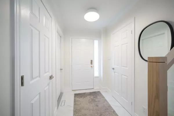 Oakville, ON L6L 1C3,2314 Marine DR #2