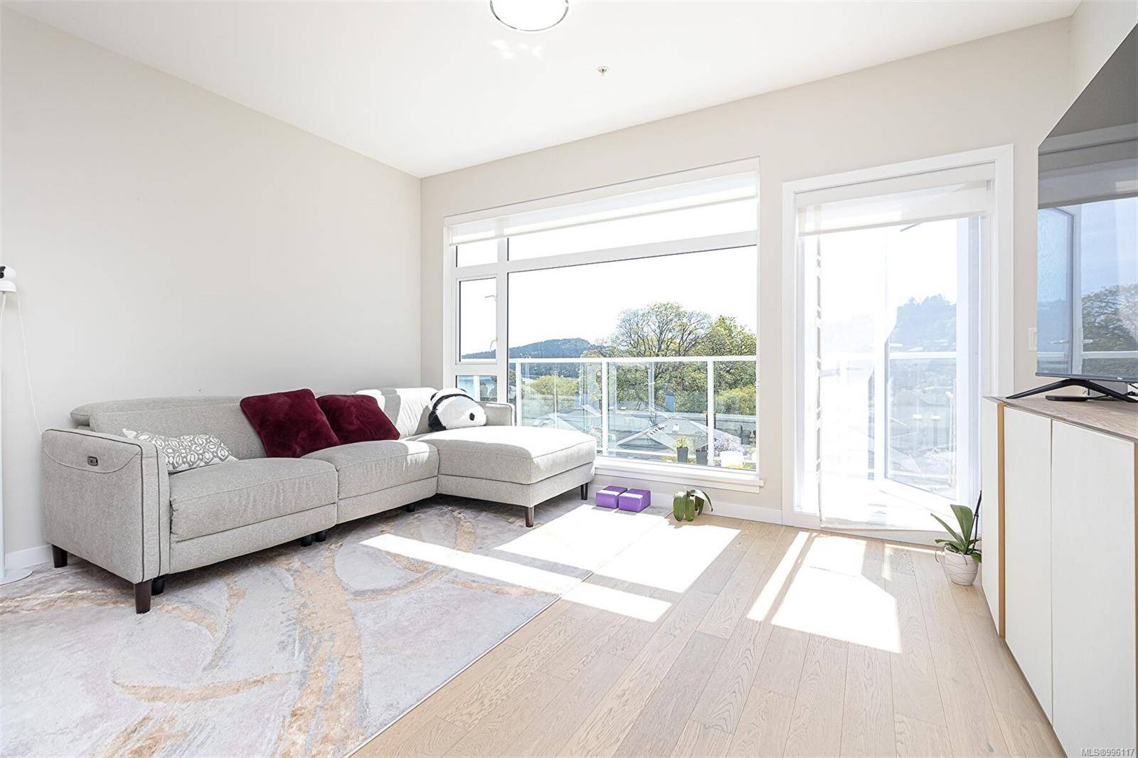 Saanich, BC V8Y 2K5,5118 Cordova Bay Rd #406