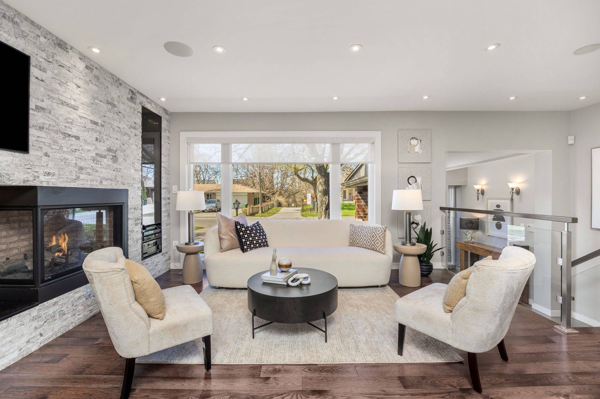 Toronto C13, ON M4A 1P4,30 Pitcairn CRES