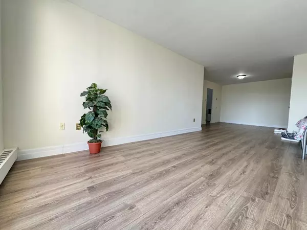 London East, ON N5Y 4T8,563 Mornington AVE #506