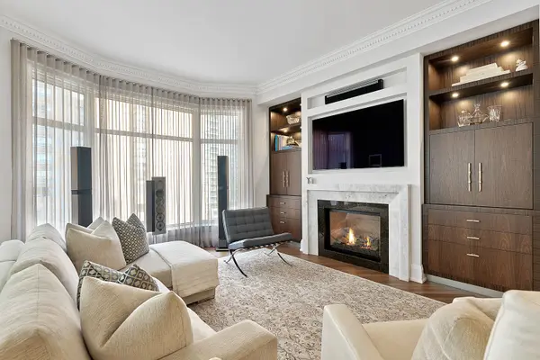 1 St Thomas ST #7D, Toronto C01, ON M5S 3M5