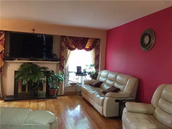 Toronto E07, ON M1V 3G5,105 Bellrock DR
