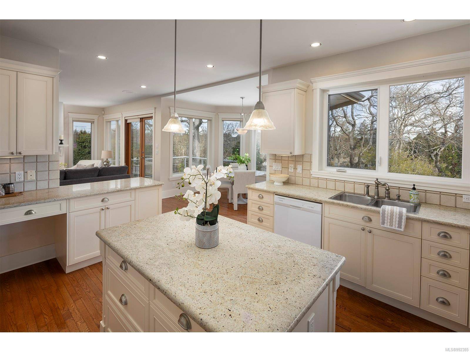 Oak Bay, BC V8R 6H5,3295 Norfolk Rd