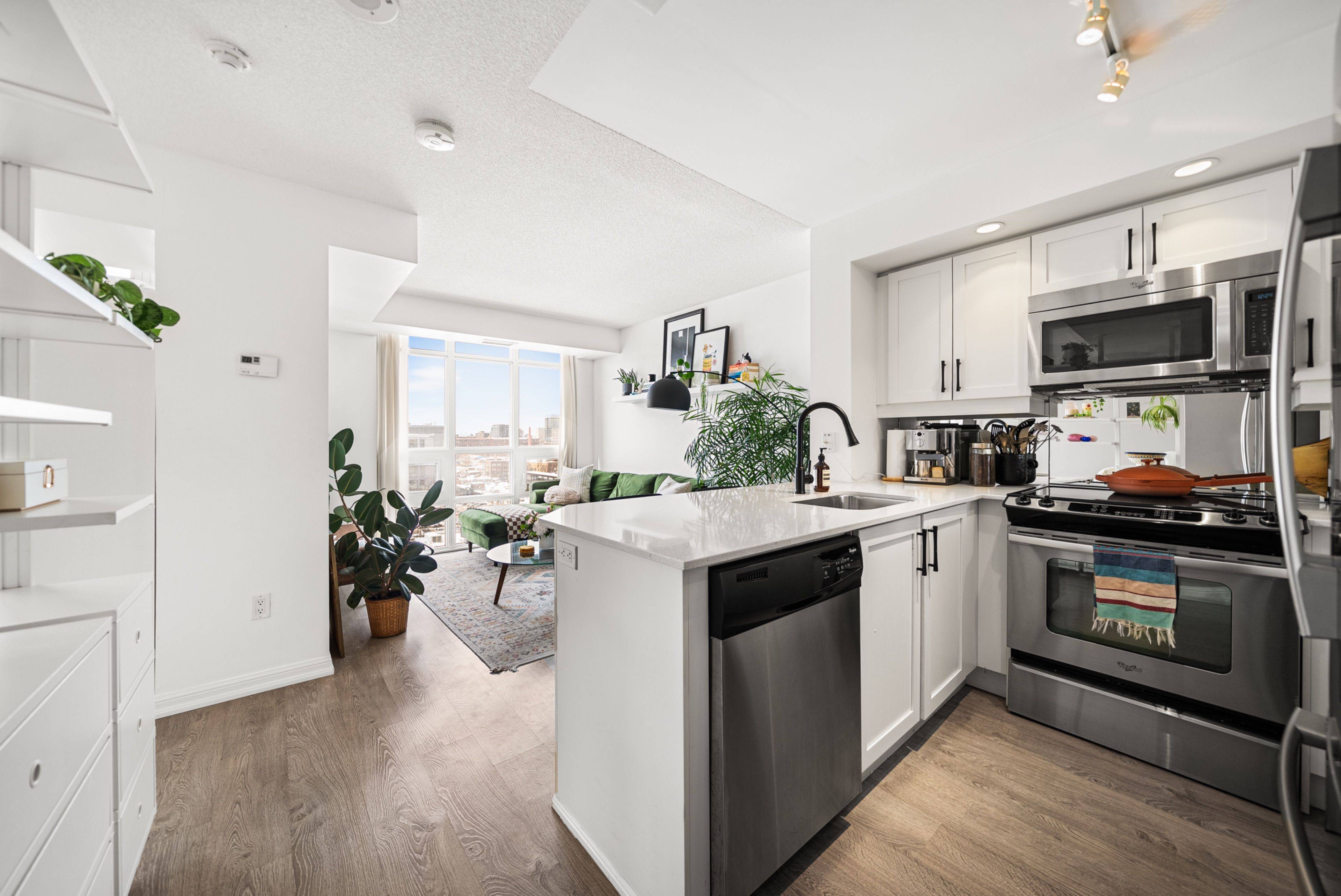 Toronto C01, ON M6K 3R4,85 East Liberty ST #1303