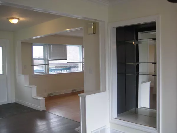 Georgina, ON L4P 0L5,23497 Woodbine AVE #1
