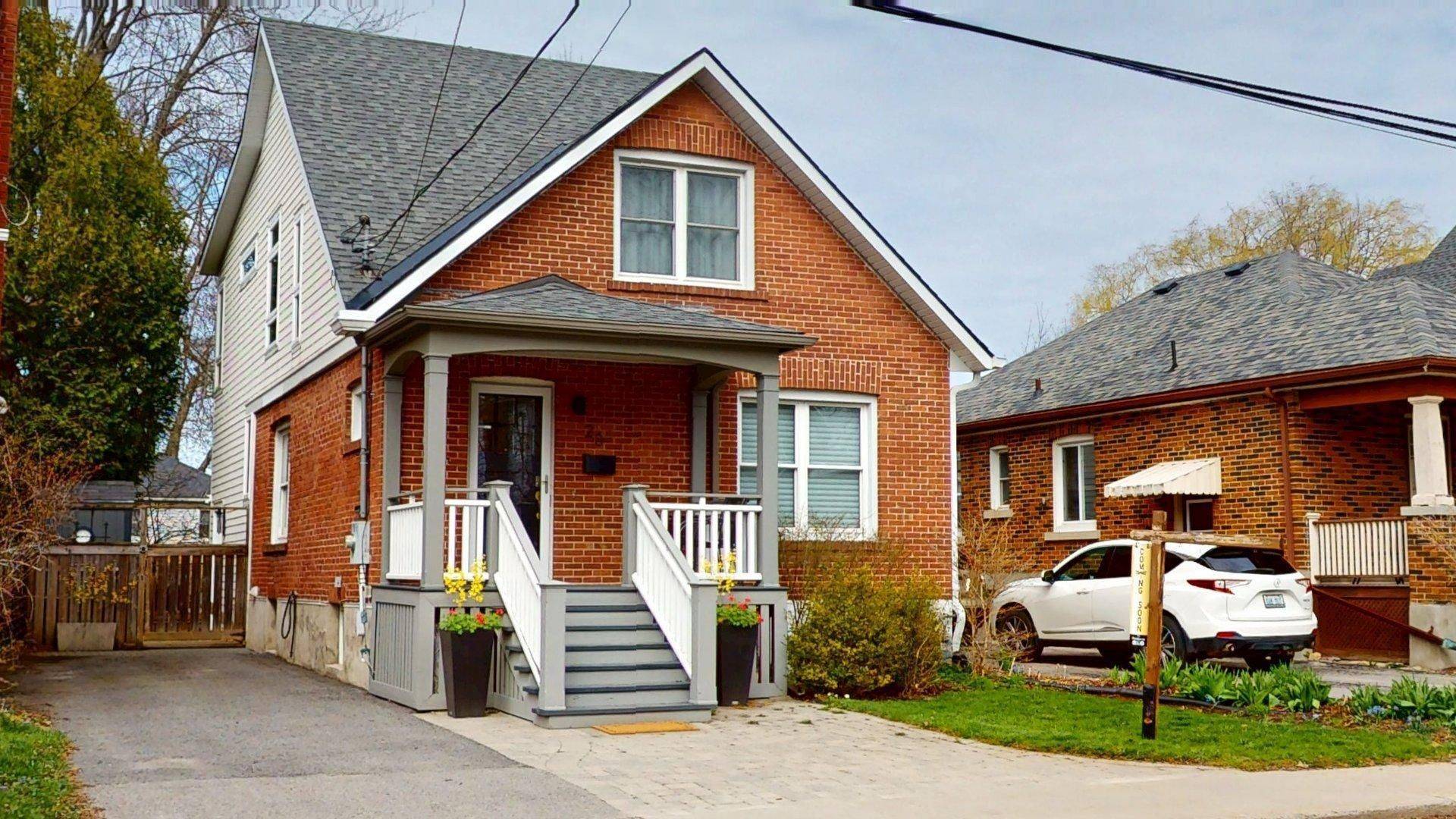 Kingston, ON K7L 4J5,20 Regent ST