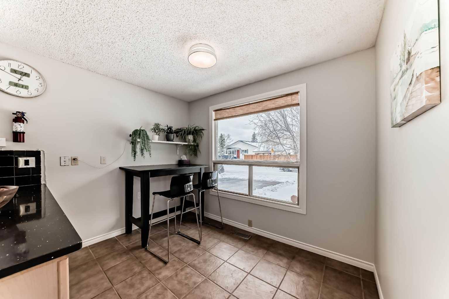 Calgary, AB T3H 1G4,8 Strathclair Rise SW