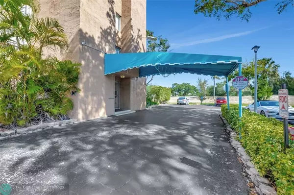 5260 NW 2nd Ave #504, Boca Raton, FL 33487