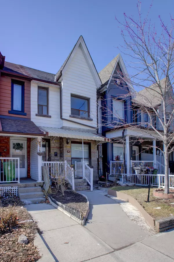 Toronto W03, ON M6N 2Y2,82 Uxbridge AVE E