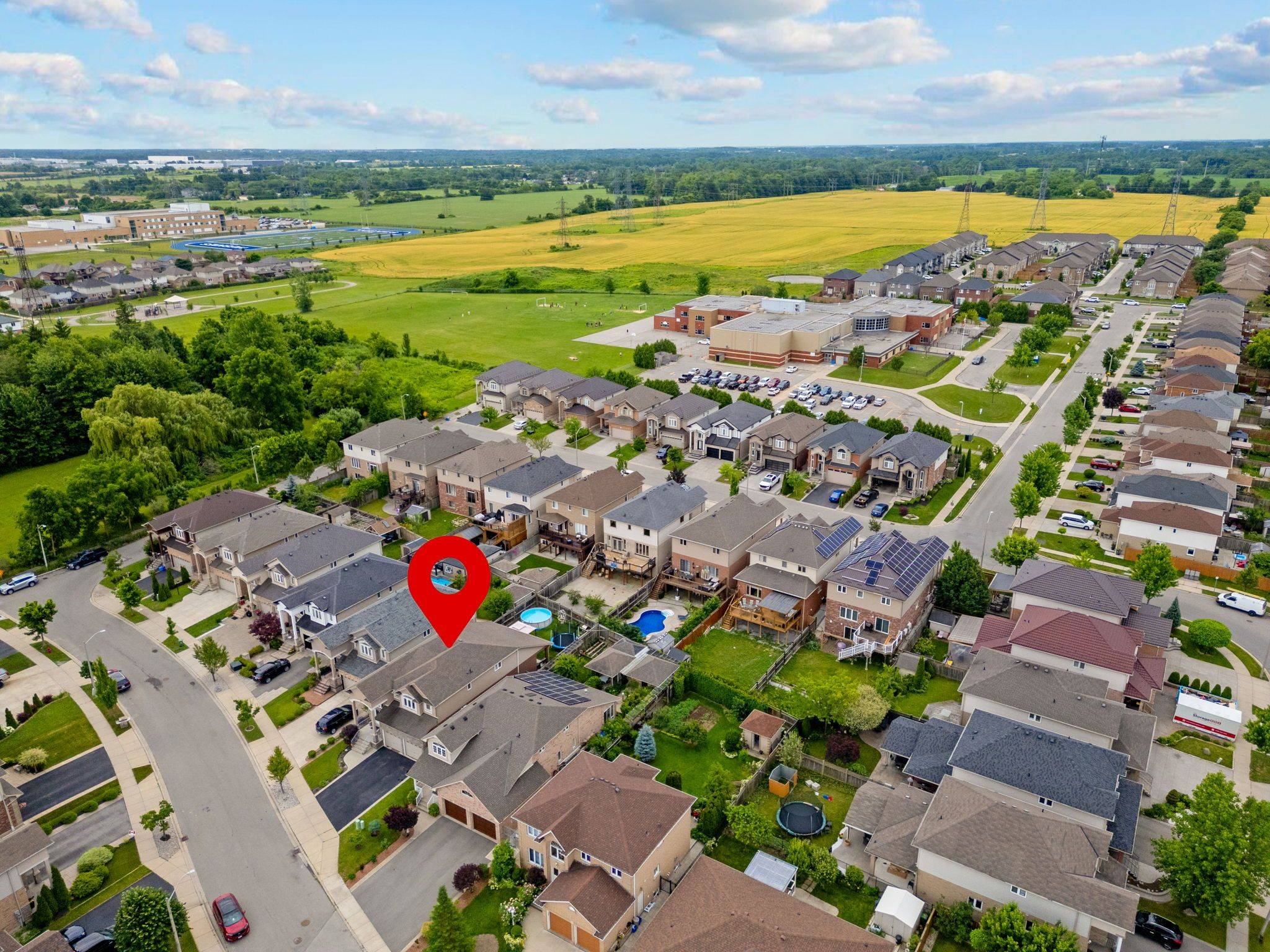 Hamilton, ON L8W 3X2,52 Arrowhead DR