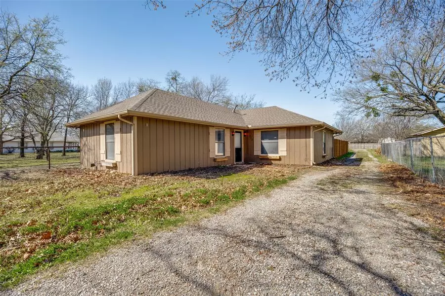513 S Carter Street, Whitewright, TX 75491