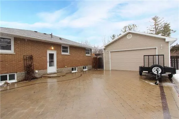 Whitby, ON L1M 1X2,132 Winchester RD E