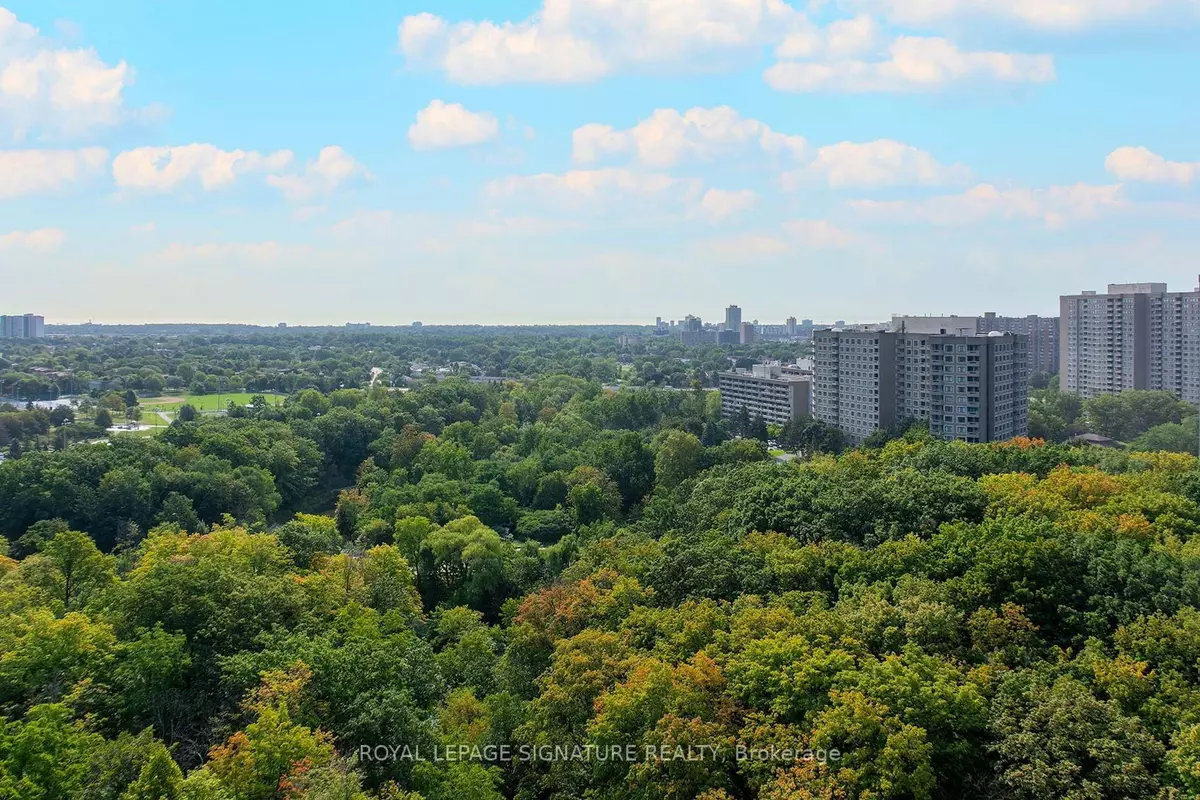 Mississauga, ON L5A 4L4,200 Burnhamthorpe RD E #403