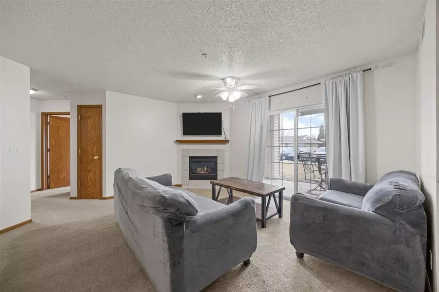 2464 Rushmore Dr, Iowa City, IA 52246