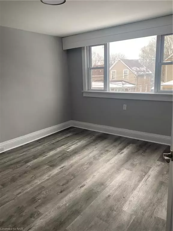 Welland, ON L3B 4C2,62 Randolph ST #UPPER UNIT