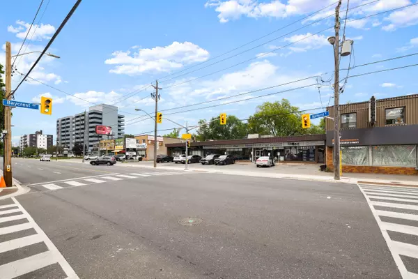 Toronto C04, ON M6A 2C7,3537 Bathurst ST