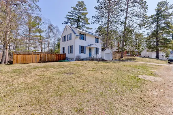 Deep River, ON K0J 1P0,18 Wolfe AVE