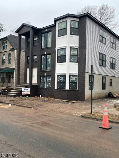 333 Amherst St, East Orange City, NJ 07018