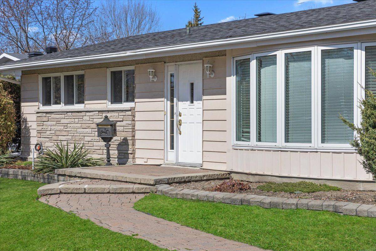 Crystal Bay - Rocky Point - Bayshore, ON K2H 5P3,92 Cleadon DR