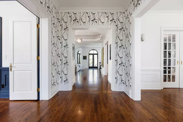 Toronto C09, ON M4T 1K8,192 Glenrose AVE