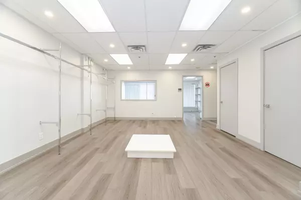 Aurora, ON L4G 2N9,126 Wellington ST #212