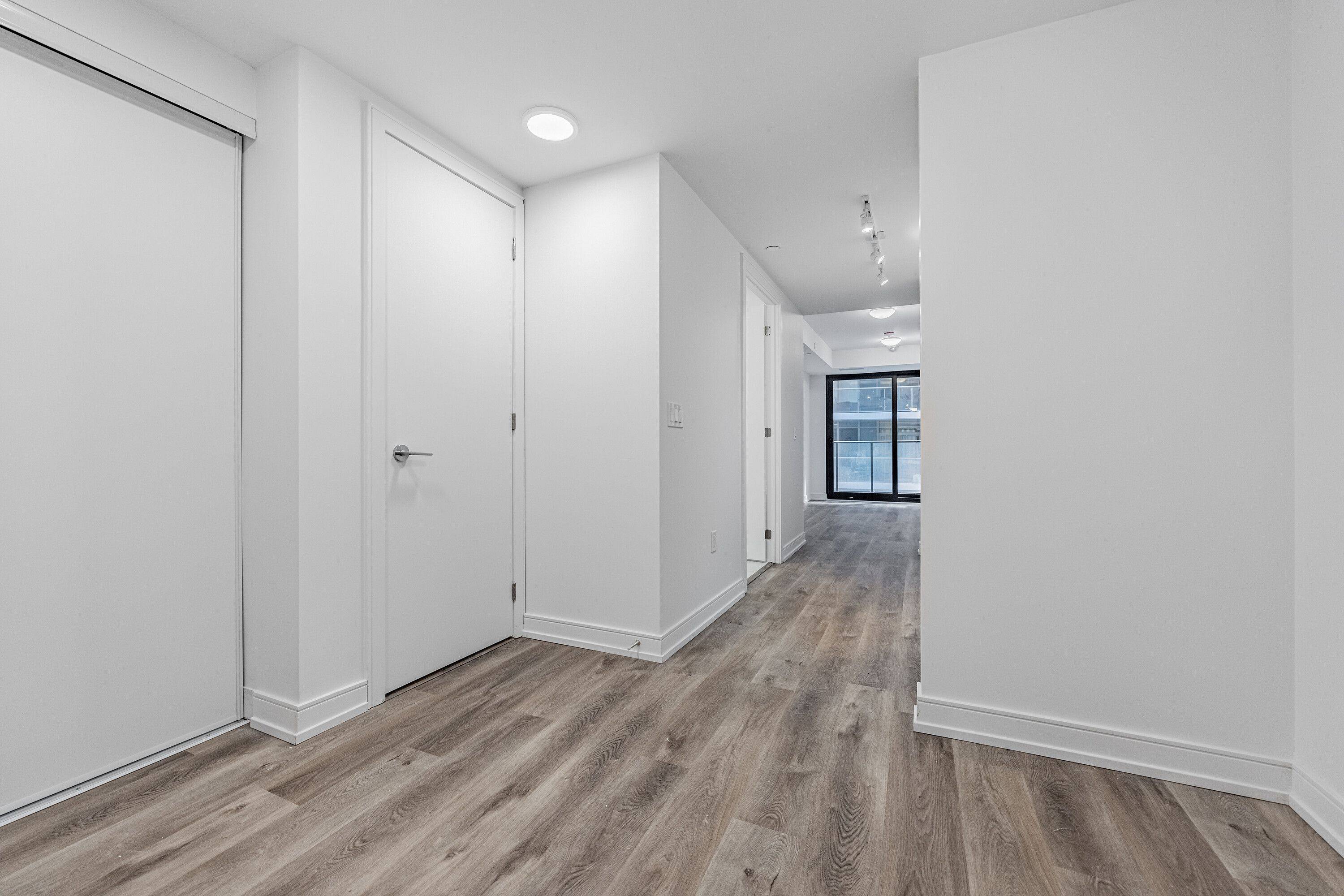 Hamilton, ON L8R 3J2,1 Jarvis ST #516