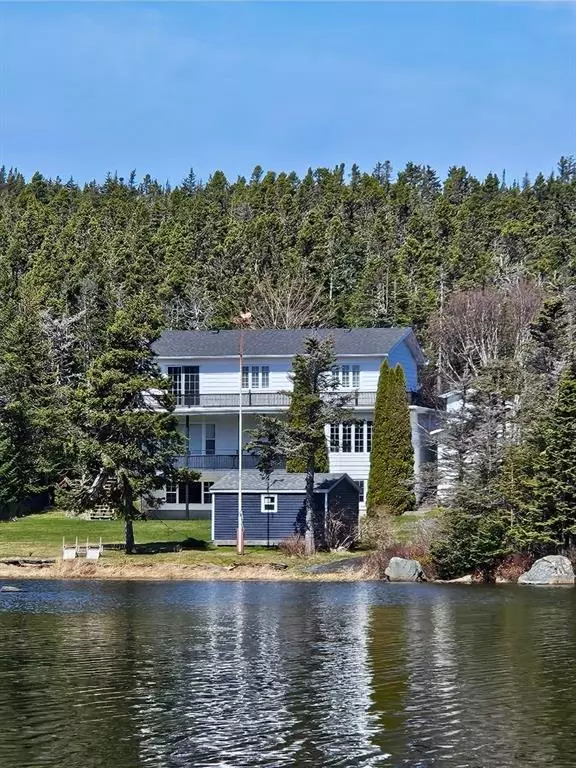 28 Valley Road, Spaniards Bay, NL A0A 3X0