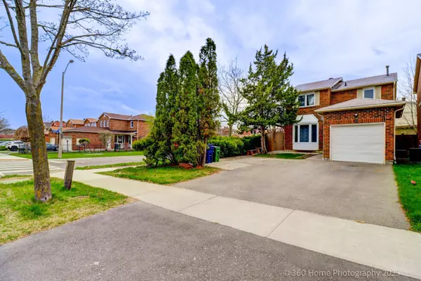 28 Longsword DR, Toronto E07, ON M1V 3A3