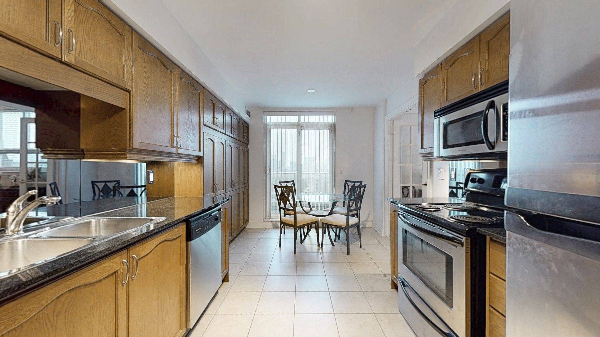 Toronto C15, ON M2K 3C7,18 Kenaston GDNS #704