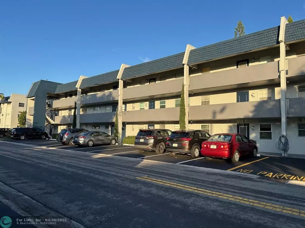 Margate, FL 33063,7797 Golf Circle Dr #209