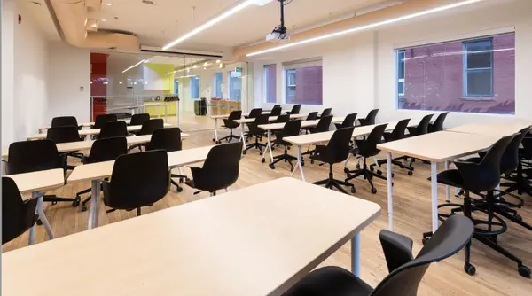 Toronto C01, ON M5V 2A9,485 Queen ST W #300