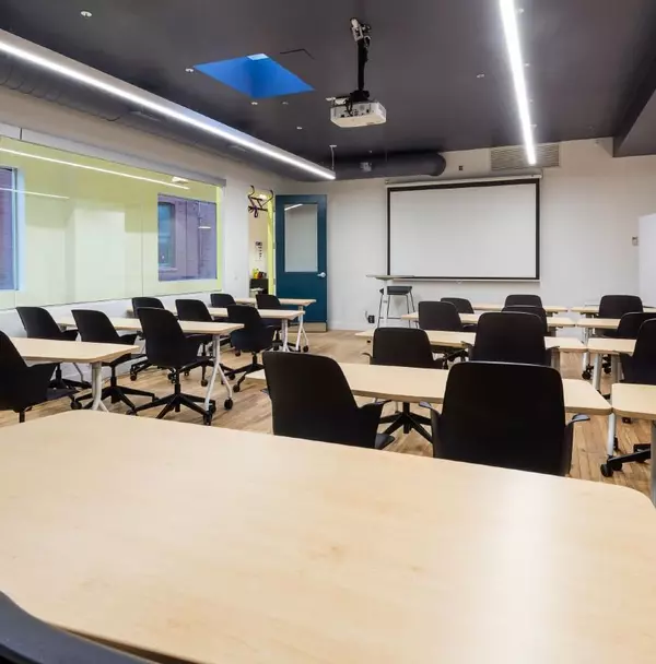 Toronto C01, ON M5V 2A9,485 Queen ST W #300