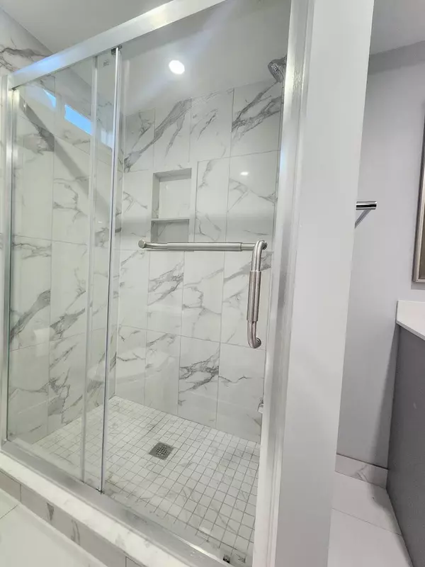 Oshawa, ON L1K 2P4,1405 Lyncroft CRES