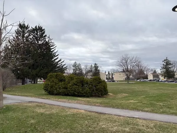Kanata, ON K2K 1Y8,135 Salter CRES #49