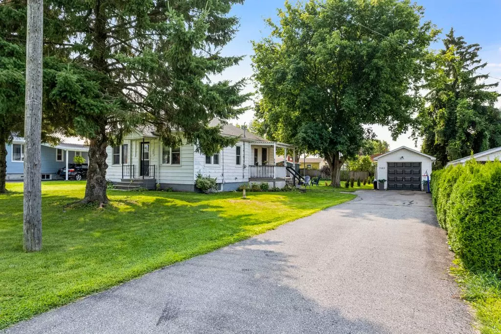 Prescott, ON K0E 1T0,385 PARK ST E