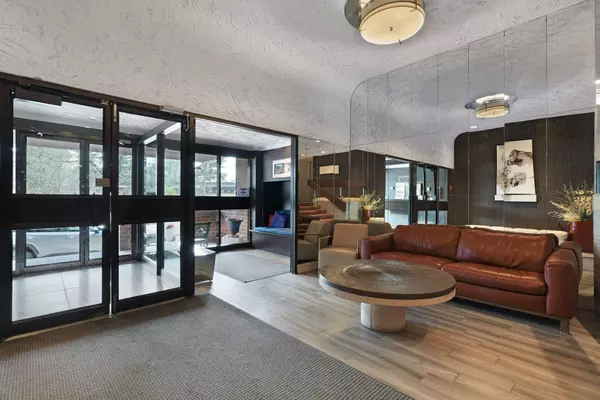 Elmvale Acres And Area, ON K1B 4S8,2630 Southvale CRES #106