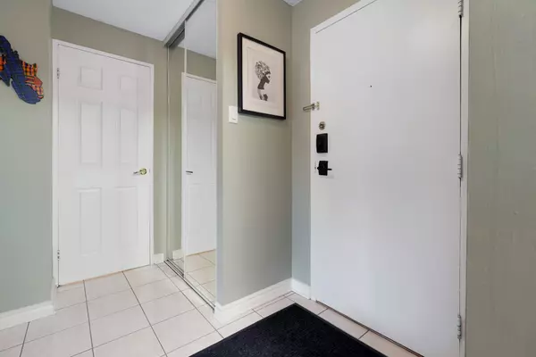 Elmvale Acres And Area, ON K1B 4S8,2630 Southvale CRES #106