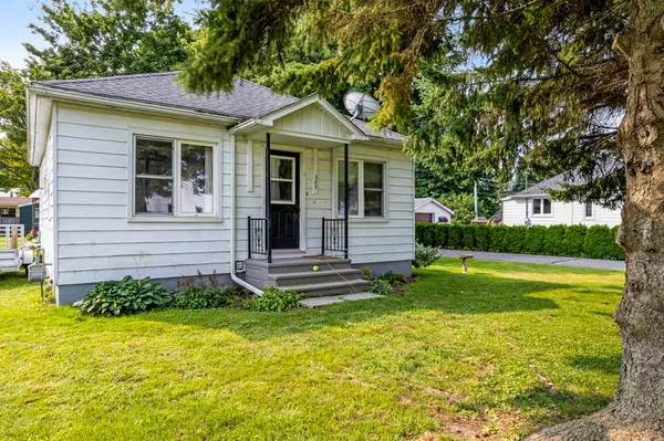 Prescott, ON K0E 1T0,385 PARK ST E